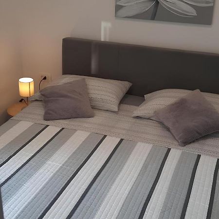Apartment Puntamika Villa De Rosa - Ground Floor Zadar Eksteriør billede