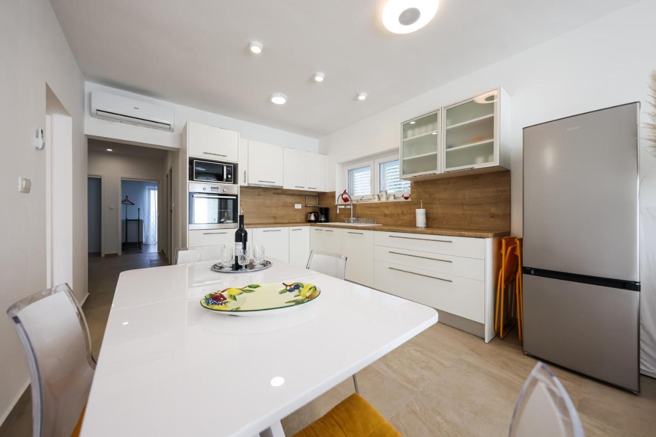 Apartment Puntamika Villa De Rosa - Ground Floor Zadar Eksteriør billede