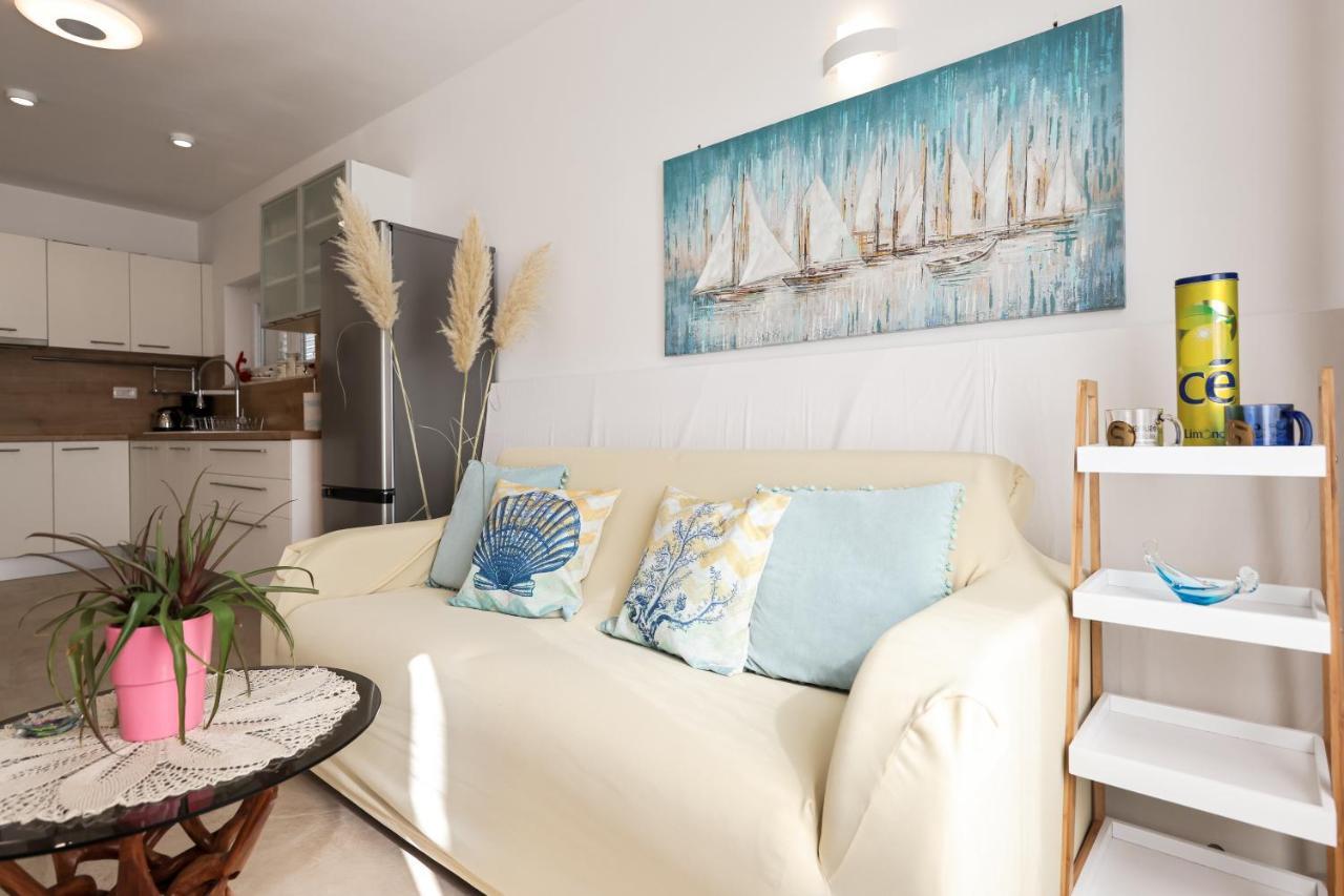 Apartment Puntamika Villa De Rosa - Ground Floor Zadar Eksteriør billede
