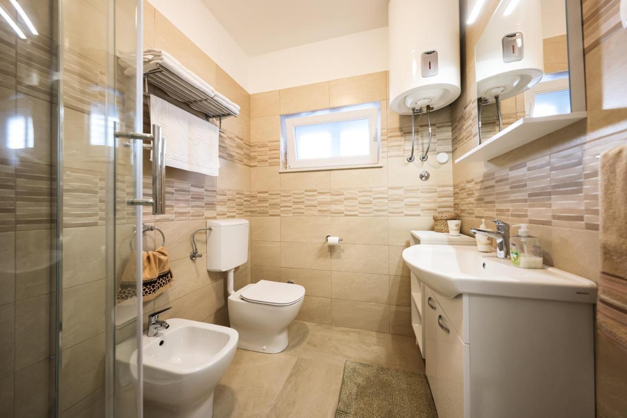 Apartment Puntamika Villa De Rosa - Ground Floor Zadar Eksteriør billede