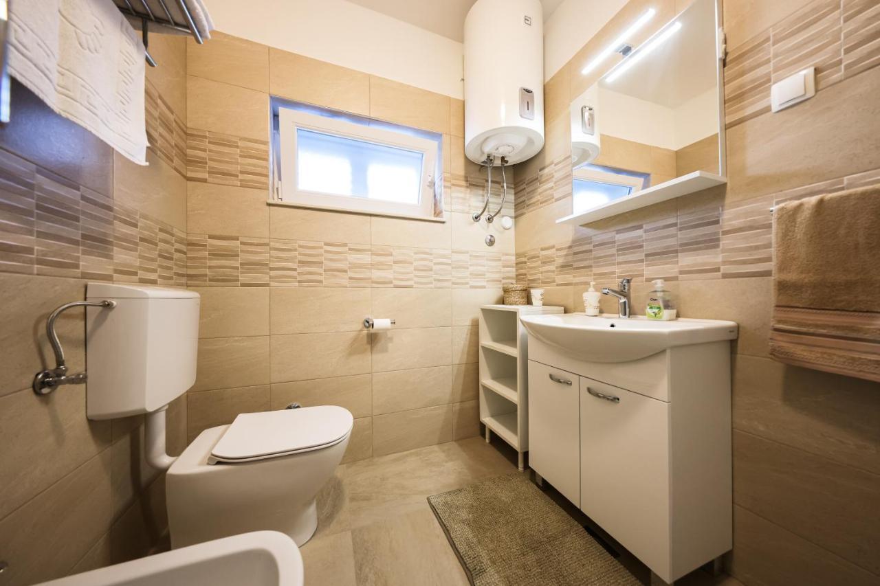 Apartment Puntamika Villa De Rosa - Ground Floor Zadar Eksteriør billede