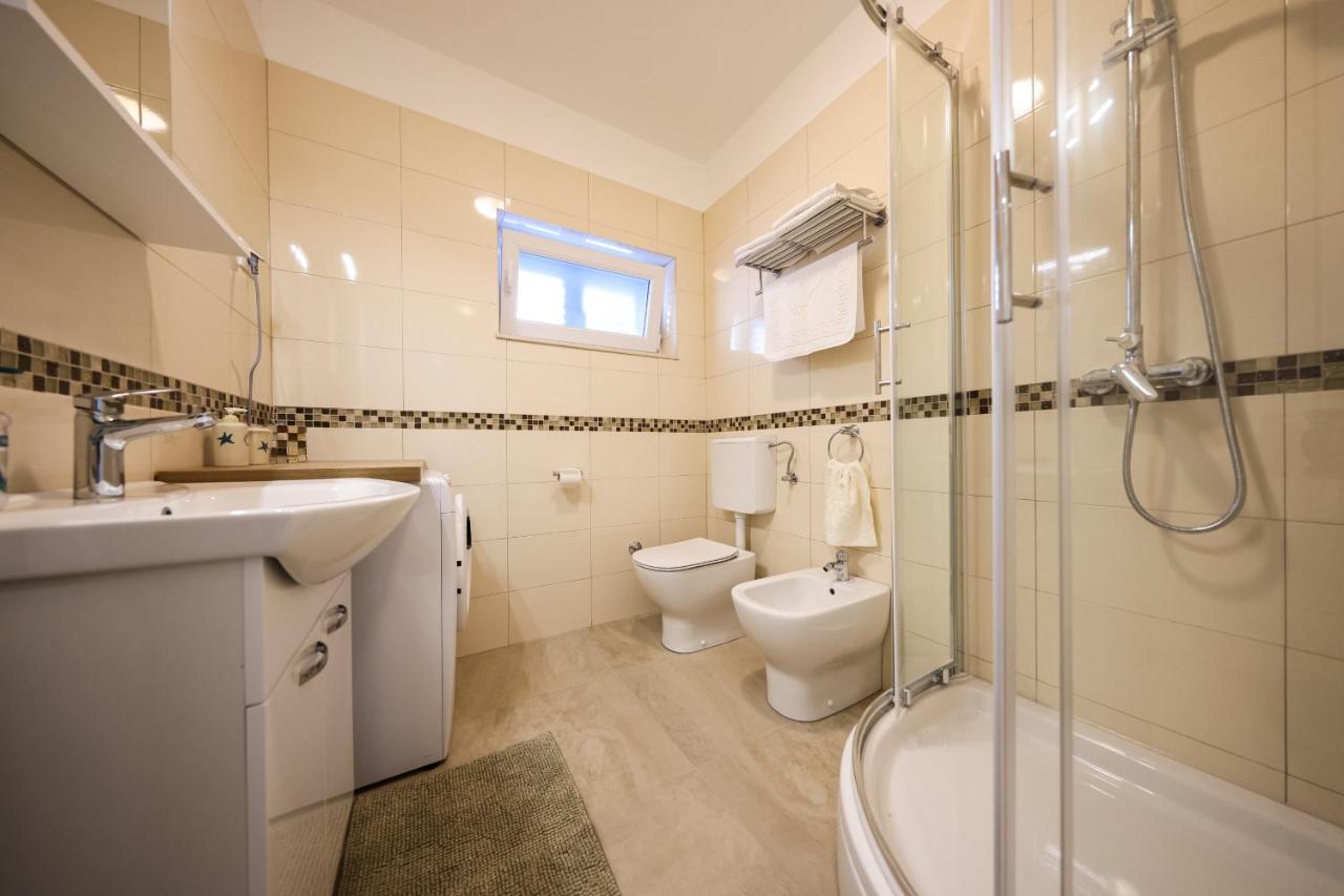 Apartment Puntamika Villa De Rosa - Ground Floor Zadar Eksteriør billede