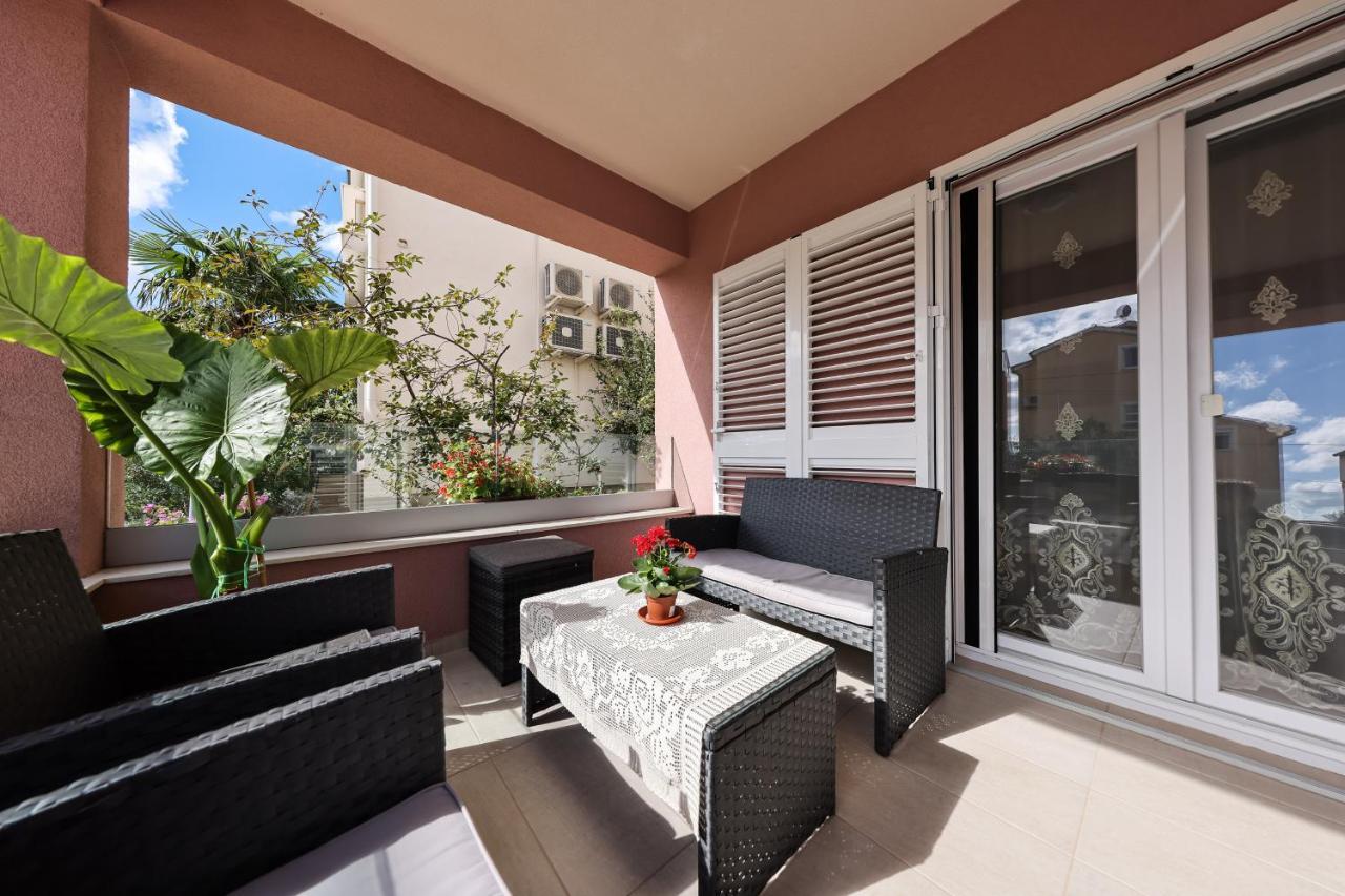 Apartment Puntamika Villa De Rosa - Ground Floor Zadar Eksteriør billede