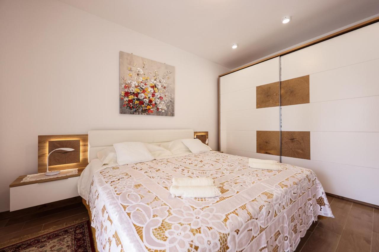 Apartment Puntamika Villa De Rosa - Ground Floor Zadar Eksteriør billede